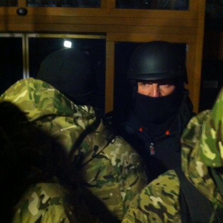 По приказу Порошенко в ближайшие сутки должны разоружить всех боевиков, захвативших здания «Укрнафты»