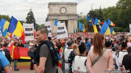 В Кишеневе провели марш за объединение с Румынией