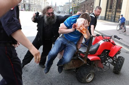 В Москве вновь прогнали "актив" гей-извращенцев