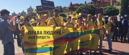 Во время гей-парада в Киеве пострадали девять милиционеров