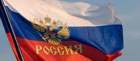 На Поклонной горе курсанты МЧС развернут самый большой флаг России