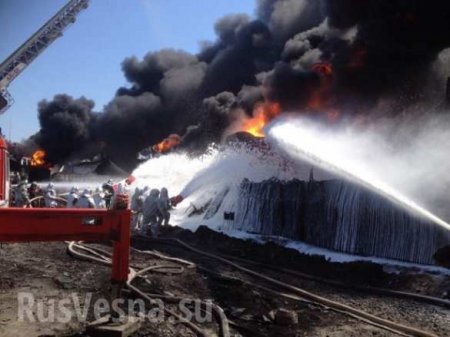 Пожар под Киевом: спасатели не послушались Авакова и стали тушить огонь пеной (+ФОТО)