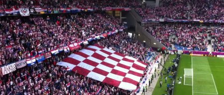 УЕФА наказала сборную Хорватии за свастику на поле