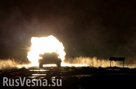 ВСУ обстреляли окраины Донецка, в результате в частном секторе начались пожары