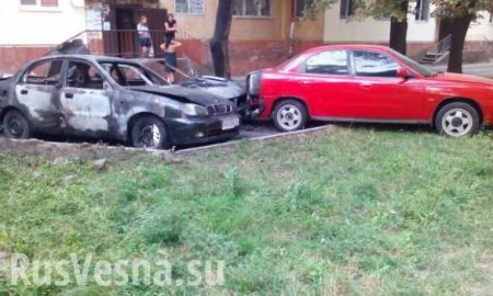 В Днепропетровске ночью горели и взрывались автомобили (ФОТО)
