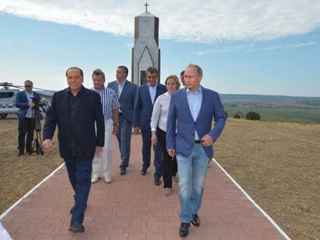 Путин и Берлускони прошлись по Ялте (ФОТО)