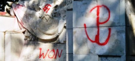 Нацисты осквернили памятник Благодарности солдатам Красной Армии в Варшаве