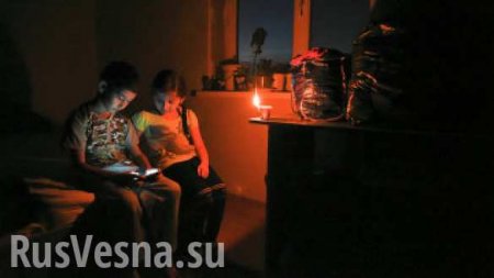 Яценюк выступил за срочное включение электроснабжения Крыма