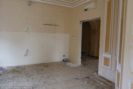 «Украли даже плитку из ванной комнаты», — The Daily Mail опубликовал кадры из разграбленного особняка экс-генпрокурора Украины (ФОТОРЕПОРТАЖ)