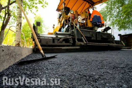 Как «террористы» ремонтируют дороги в ДНР (ВИДЕО)