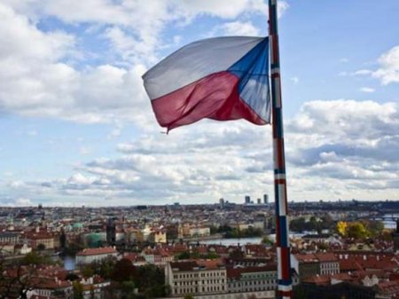 Президент Чехии Милош Земан назвал политику антироссийских санкций «двойной потерей»