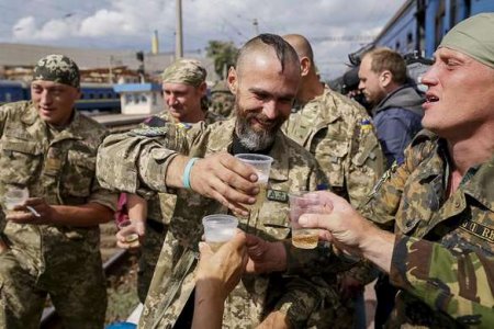 Небоевые потери ВСУ: пьяные бойцы ВСУ разъезжают на военной технике, устраивая ДТП
