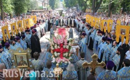 МВД Украины пустит на молебен в Киеве только граждан Украины