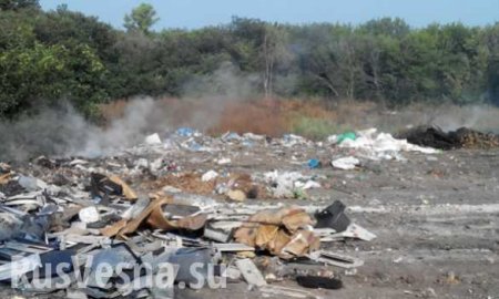 В Киевской области горит свалка, есть угроза оползня (ФОТО)