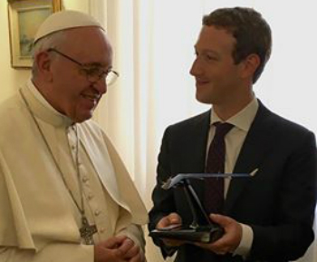 Цукерберг подарил Папе Римскому интернет-беспилотник на солнечных батареях