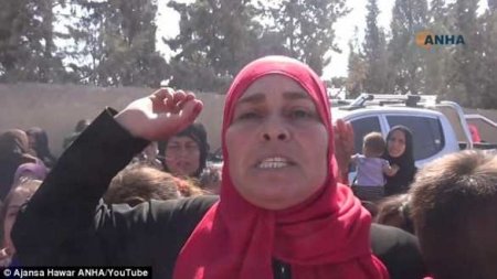Празднуя освобождение от ИГИЛ сирийки массово сжигают паранджи (ФОТО, ВИДЕО)