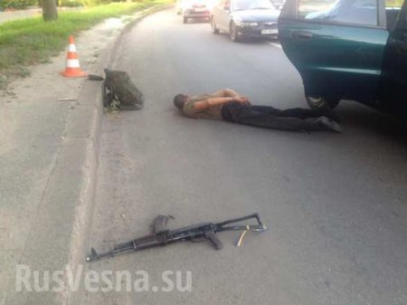 Новости Северного Сомали: пьяный «атошник» катался по центру Харькова на такси, постреливая в окно из автомата (ФОТО)