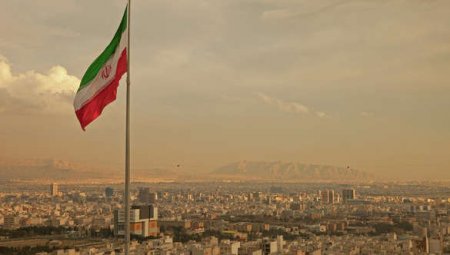 На миноносце США испугались «небезопасного» приближения иранских катеров
