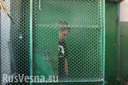 Клетки полиции в киевском метро: без вентиляции, воды, со шприцами на полу (ФОТО)