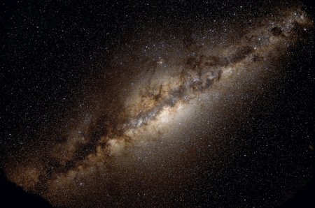 Галактика-камиказде пострадала от Млечного Пути