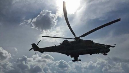 Российские вертолеты пролетели на сверхмалой высоте над сирийским берегом (ВИДЕО)