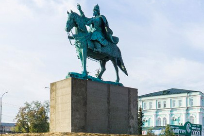 Путин — как консенсусный лидер — может прекратить войну памятников