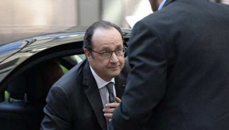 Французский писатель: Олланд совершил политическое самоубийство