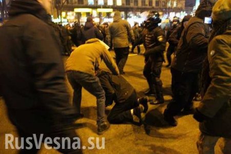 На протестах в Киеве девушка получила тяжелую травму, а одного из «активистов» ударило шиной по лицу