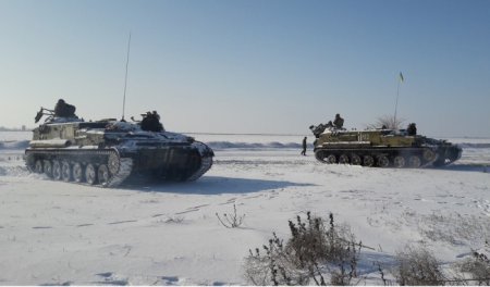 Украина провела военные учения на границе с Крымом (ФОТО)