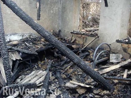 Один дом сгорел, два разрушены в Донецке после ночного обстрела со стороны ВСУ (ВИДЕО)