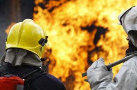 Рано или поздно всё потухнет само: во Львове пожарные продемонстрировали уникальную методу борьбы с возгоранием