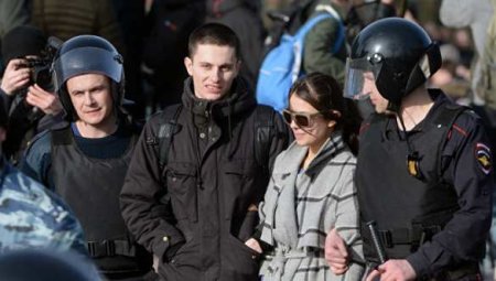Опрос RusNext: Чем являются попытки организовать массовые митинги протеста Навальным?