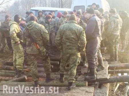Хроники «Янтарной республики»: на Волыни копатели янтаря разрушили мост и заблокировали отделение полиции (ВИДЕО)