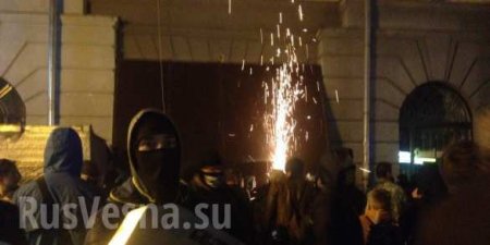 Массовая драка с поножовщиной в Полтаве, есть раненые (ФОТО, ВИДЕО)