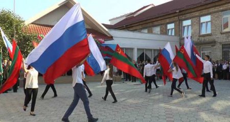 В Приднестровье решено использовать флаг России наравне с флагом ПМР