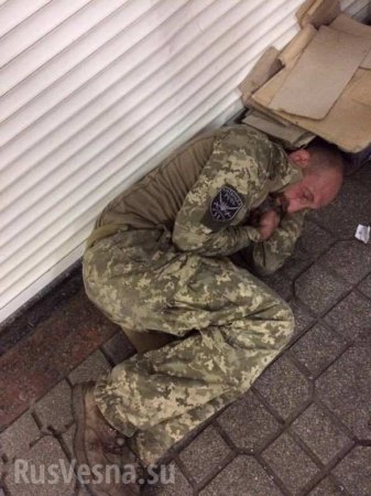 Судьба карателя: «Атошник», изгнанный из ВСУ за пьянство, бомжует в киевском метро (ФОТО)