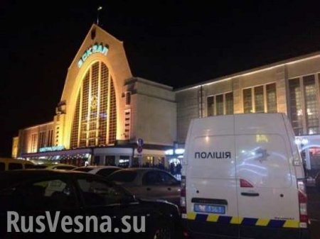 Это Украина: в Киеве у сотрудников правительственной связи отобрали оружие и почту (+ФОТО, ОБНОВЛЕНО)