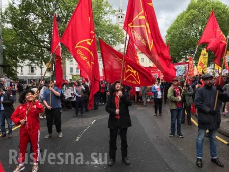Сталин, Ленин и Уго Чавес: первомайская демонстрация в Лондоне (ФОТО)