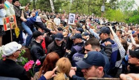 СМИ Одессы: бывшего главного «правосека» Одессы слегка побили за портрет Шухевича