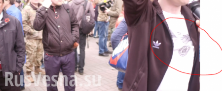 Про уродов и людей — как неонацисты срывали «Бессмертный полк» в Киеве (ВИДЕО)