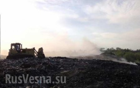 Львов, Харьков, далее везде: мусорный полигон горит возле Ровно (ФОТО)