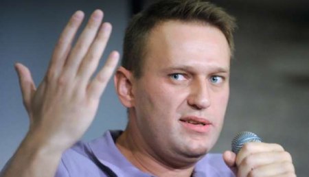 Навальный недоволен: организаторы митинга против сноcа 5-этажек на дали ему «сделать селфи» на трибуне