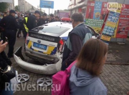 В Одессе полицейские протаранили автомобиль и врезались в магазин (ФОТО, ВИДЕО)
