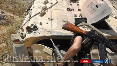 Жуткие кадры: Военные попали в засаду ИГИЛ на границе Сирии и Ирака (ФОТО 18+)