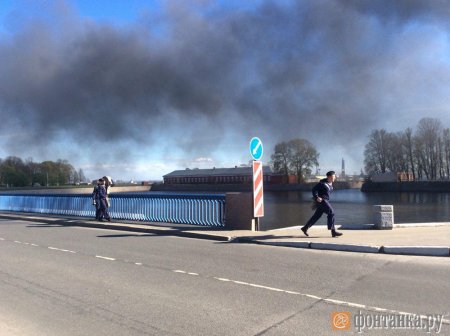 На Ленинградской военно-морской базе произошел пожар (ФОТО, ВИДЕО)