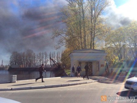 На Ленинградской военно-морской базе произошел пожар (ФОТО, ВИДЕО)