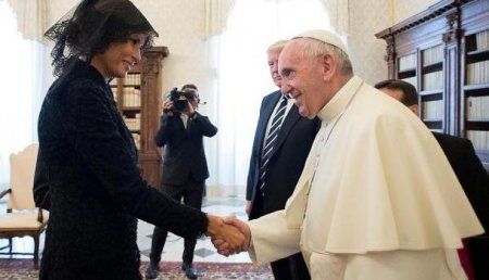 Супруге Трампа послышалось слово «пицца» на приеме у Папы Римского