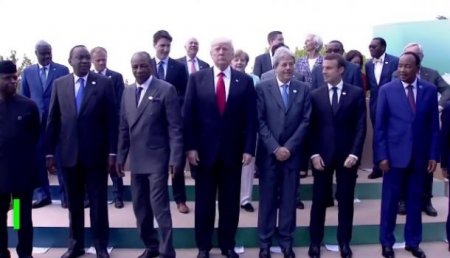 Всё ради пиара: Трамп загородил Меркель на групповой фотографии