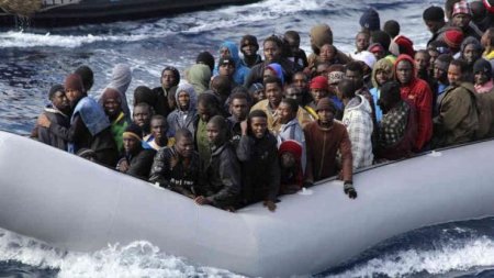 За четыре дня в Средиземном море выловили 10 тысяч мигрантов