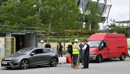 В Лондоне полиция провела контролируемый взрыв двух автомобилей, оставленных возле посольства США